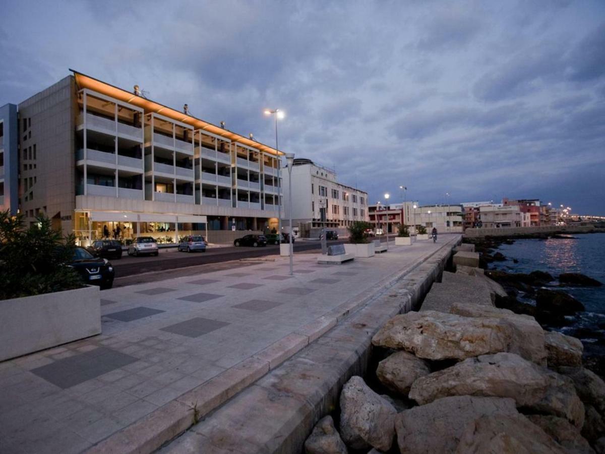 Minzoni Gallipoli Sul Mare E 130 Mt Dal Centro Luaran gambar