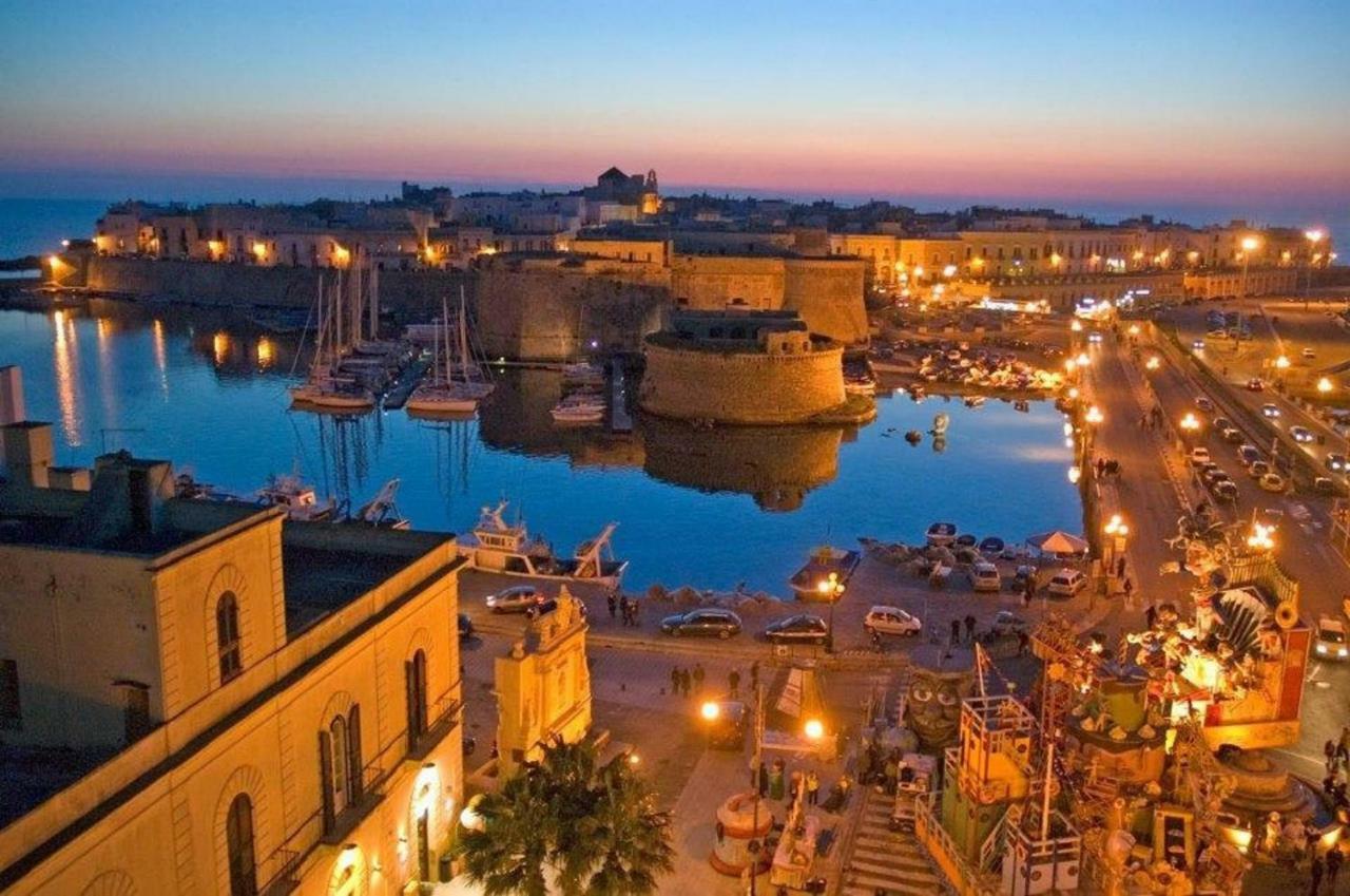 Minzoni Gallipoli Sul Mare E 130 Mt Dal Centro Luaran gambar